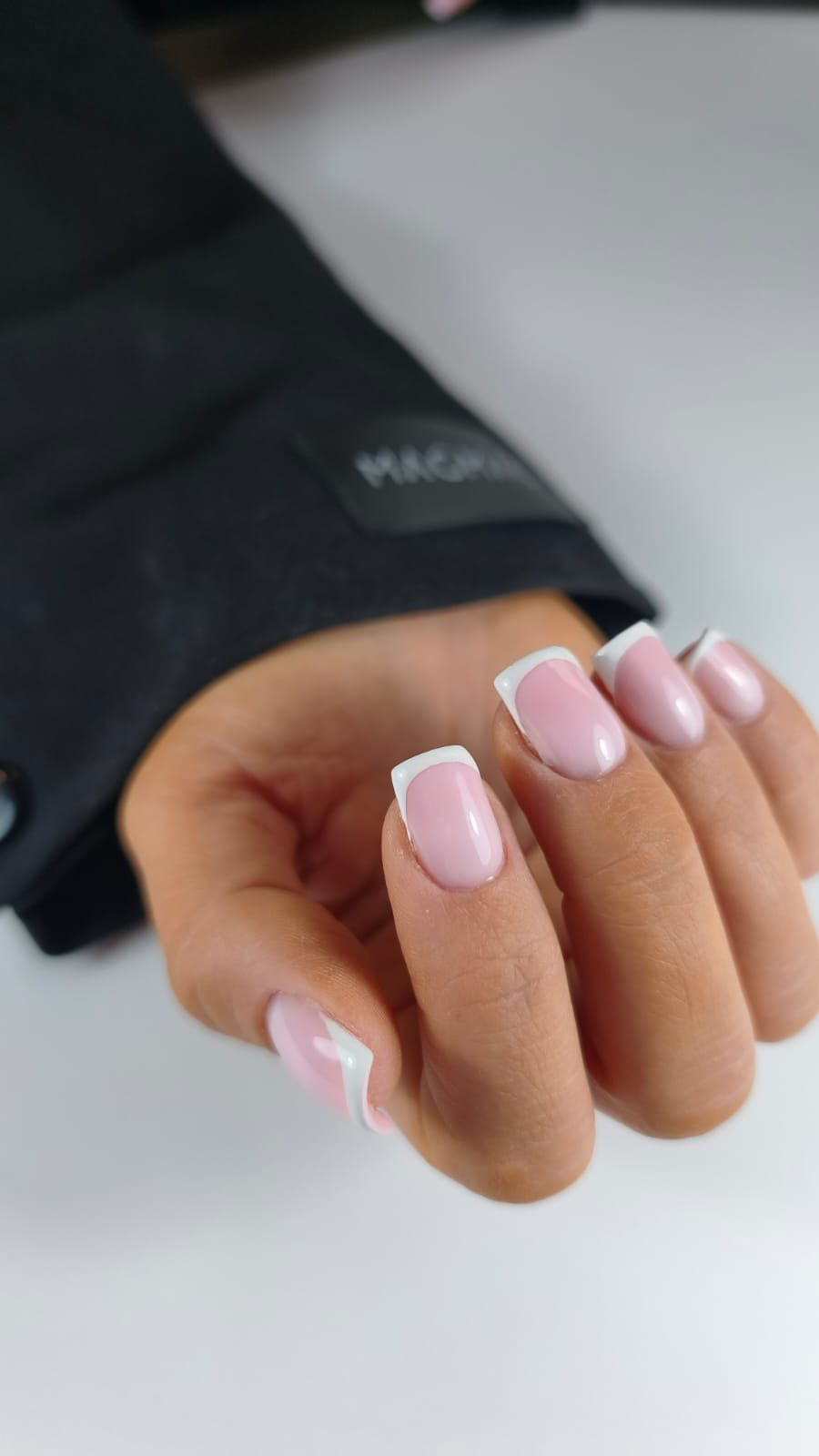 Klasyczny french manicure